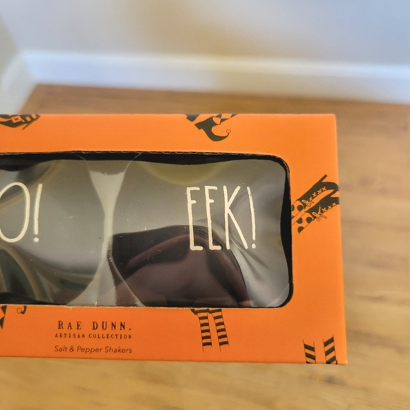 NEW Rae Dunn EEK! & BOO! Salt and Pepper Shakers Halloween 2022 - Picture 4 of 4